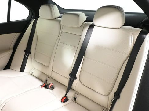 Used 2025 Mercedes-Benz C 300 4MATIC Sedan image 4