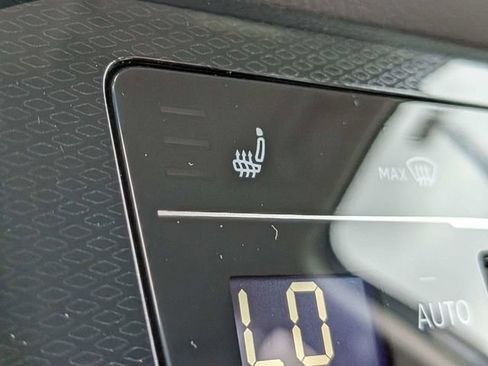 New 2026 Volkswagen Taos SE FWD image 23
