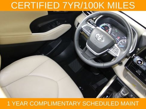 Used 2023 Toyota Highlander XLE AWD/4WD image 18