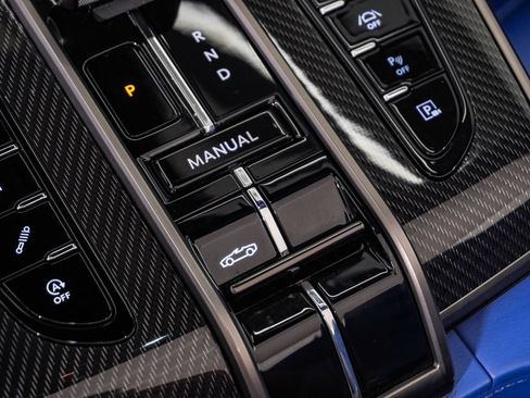 Used 2026 Aston Martin Vanquish Convertible RWD image 33