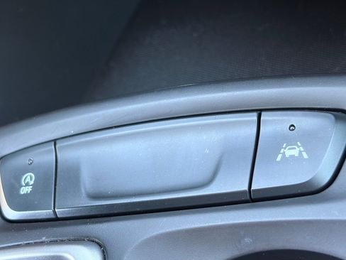 Used 2025 Chevrolet Trax LS FWD image 25