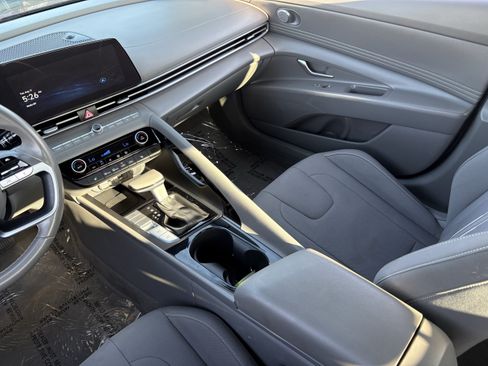 Used 2025 Hyundai Elantra SEL FWD image 16