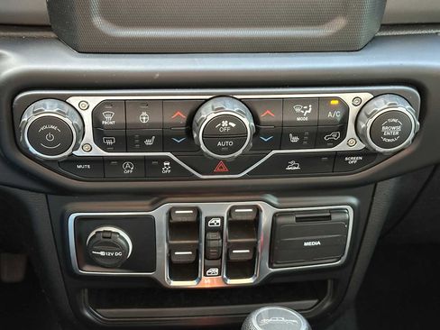 Used 2022 Jeep Gladiator Sport image 30