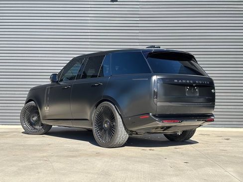 Used 2023 Land Rover Range Rover SE image 3