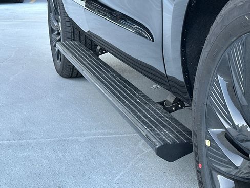 New 2026 Lincoln Navigator Reserve w/ Jet Appearance Package AWD/4WD image 12