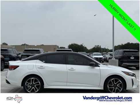 Used 2024 Nissan Sentra SR FWD image 3