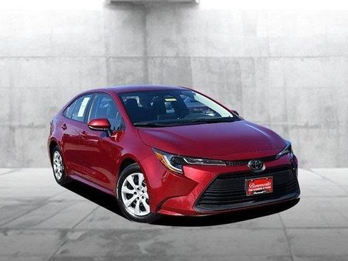 Used 2025 Toyota Corolla LE image 2
