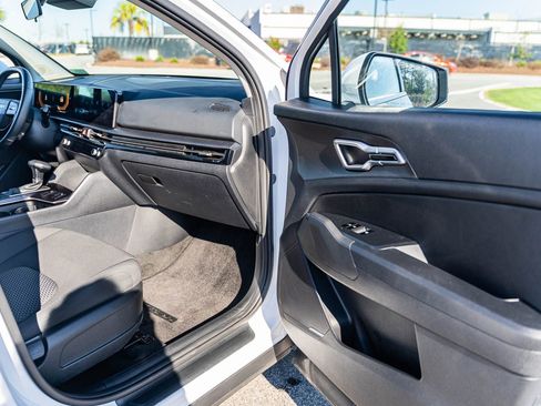 Used 2026 Kia Sportage LX w/ LX Convenience Package image 12