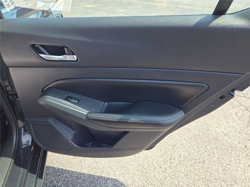 Used 2022 Nissan Altima 2.5 SV FWD image 8