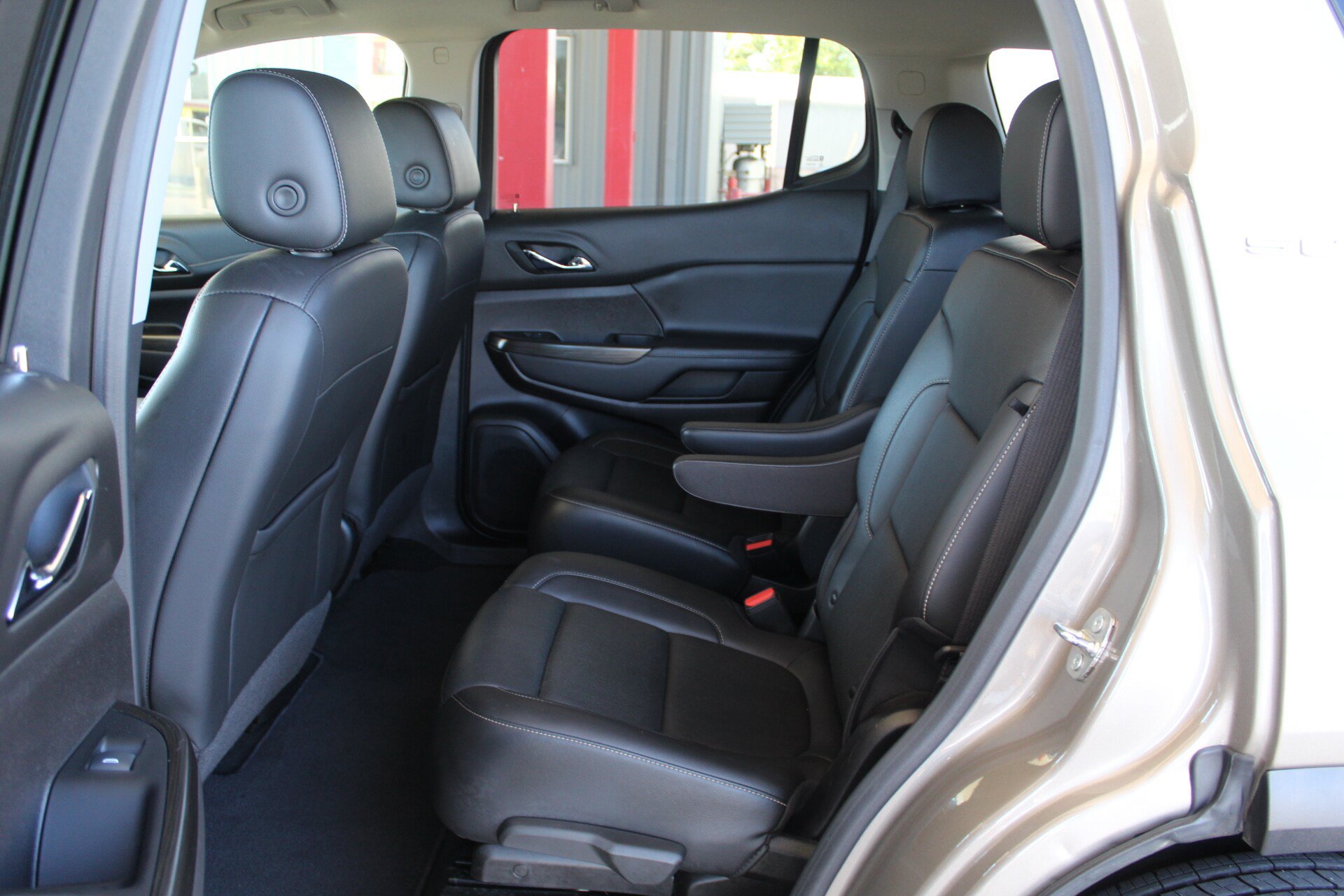 Used 2023 GMC Acadia SLT FWD image 27