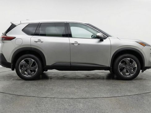 Used 2025 Nissan Rogue SV AWD/4WD image 11