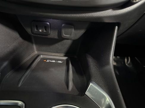 Used 2023 Chevrolet Traverse LT image 22