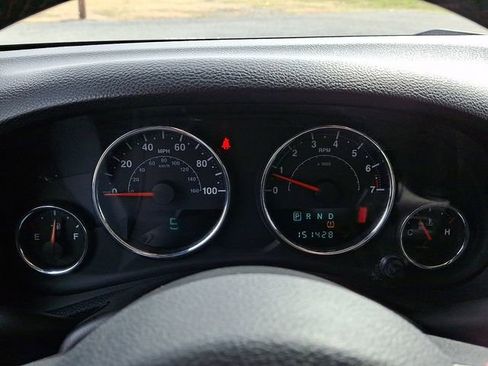 Used 2012 Jeep Wrangler Unlimited Sahara AWD/4WD image 18