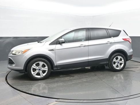 Used 2016 Ford Escape SE image 2