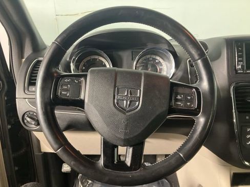 Used 2020 Dodge Grand Caravan SXT image 11