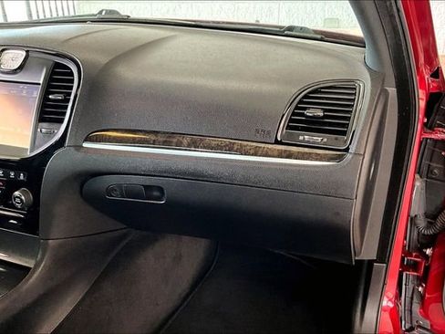 Used 2014 Chrysler 300 S RWD image 21