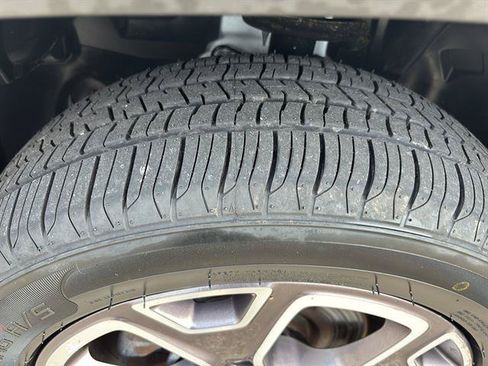 Used 2018 Jeep Renegade Limited w/ UConnect 8.4 Nav Group AWD/4WD image 10