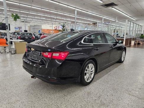 Used 2017 Chevrolet Malibu Hybrid w/ Leather Package FWD image 4