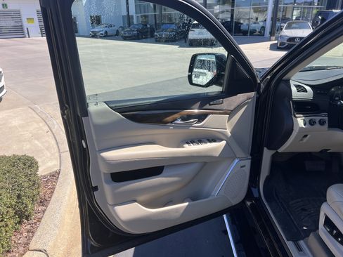 Used 2020 Cadillac Escalade Premium Luxury image 14