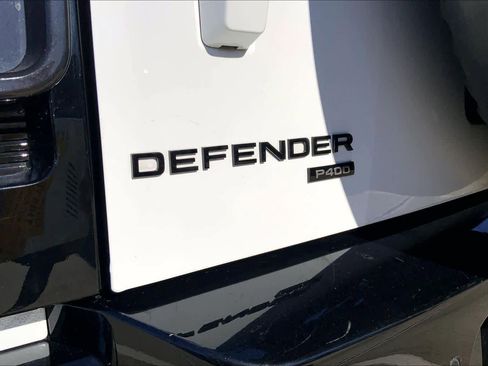 Used 2023 Land Rover Defender 130 X-Dynamic SE image 10