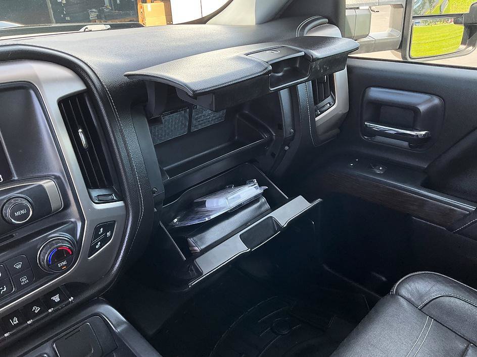 Used 2018 GMC Sierra 2500 Denali w/ Duramax Plus Package AWD/4WD image 27
