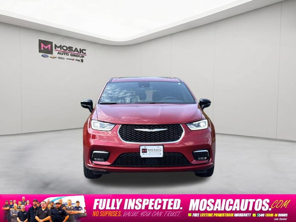 Used 2026 Chrysler Pacifica Limited FWD image 2