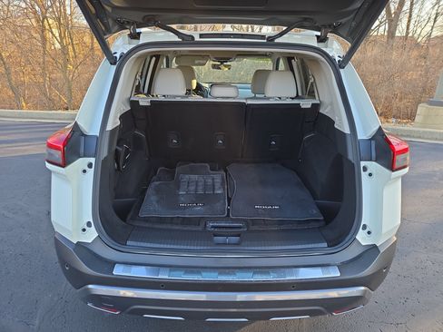 Used 2023 Nissan Rogue SL w/ SL Premium Package image 9