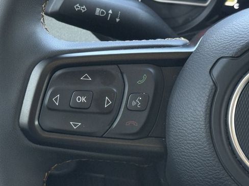 Used 2024 Jeep Gladiator Sport AWD/4WD image 12