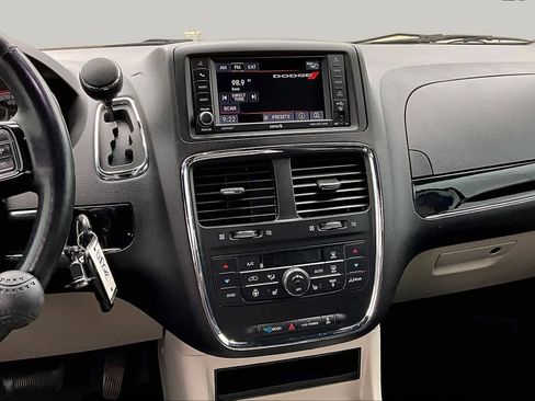 Used 2016 Dodge Grand Caravan SXT FWD image 7