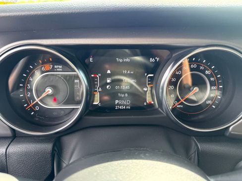 Used 2023 Jeep Wrangler Sport AWD/4WD image 14