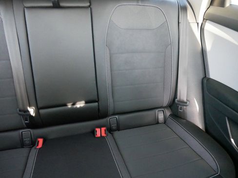 Certified 2022 Volkswagen Taos SE image 14
