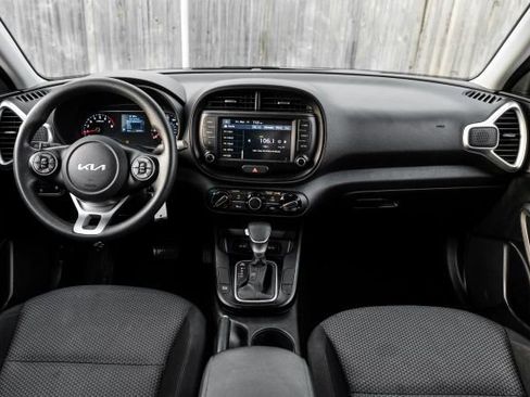 Used 2022 Kia Soul LX w/ Technology Package image 18