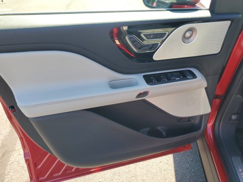 New 2026 Lincoln Aviator Reserve AWD/4WD image 8