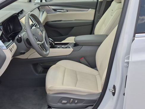 Certified 2023 Cadillac XT5 Premium Luxury w/ LPO, Floor Liner Package AWD/4WD image 18