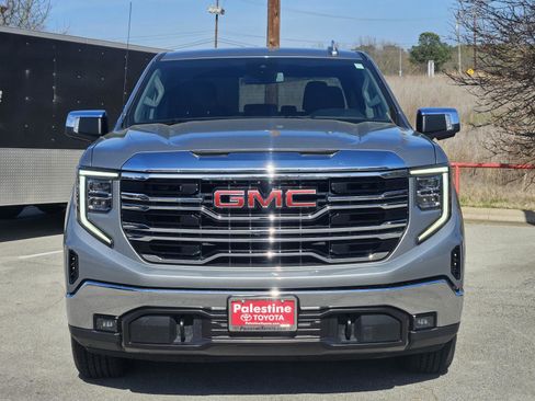 Used 2024 GMC Sierra 1500 SLT image 2