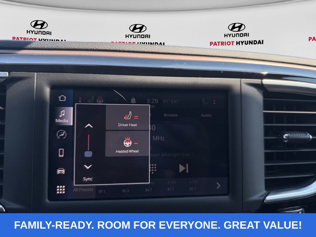 Used 2023 Chrysler Voyager LX FWD image 16