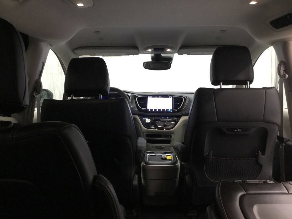 Used 2023 Chrysler Pacifica Touring-L AWD/4WD image 49