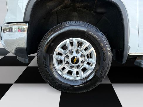 Used 2024 Chevrolet Silverado 2500 LT AWD/4WD image 14