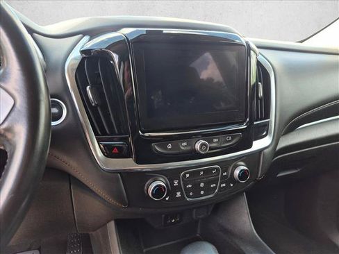 Used 2021 Chevrolet Traverse LT FWD image 9