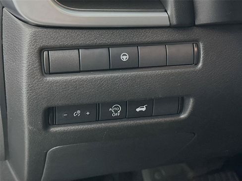 Used 2025 Nissan Rogue SV AWD/4WD image 14