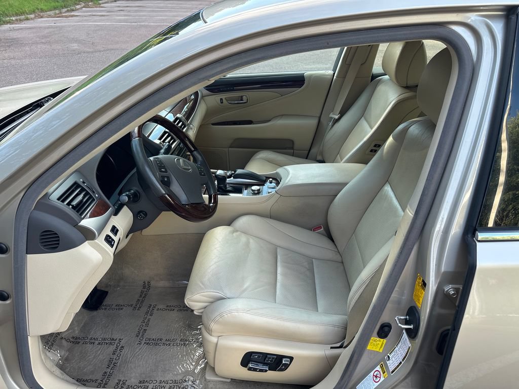 Used 2014 Lexus LS 460 w/ Comfort Package RWD image 10