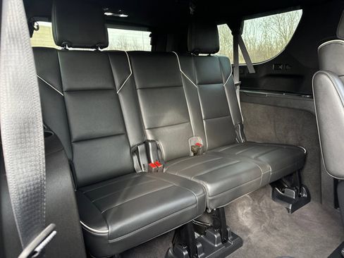 Used 2023 Cadillac Escalade ESV Premium Luxury image 35