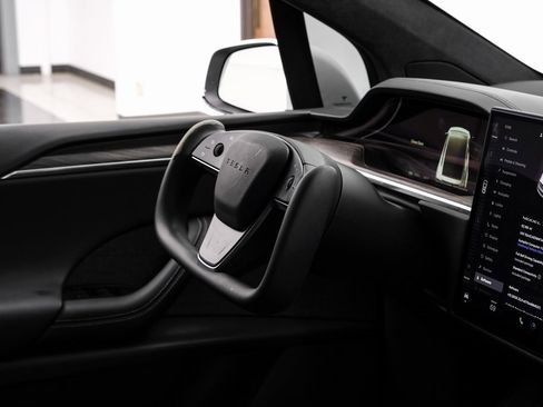 Used 2022 Tesla Model X image 21