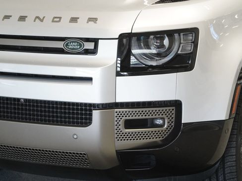 Used 2021 Land Rover Defender 110 X-Dynamic SE AWD/4WD image 6
