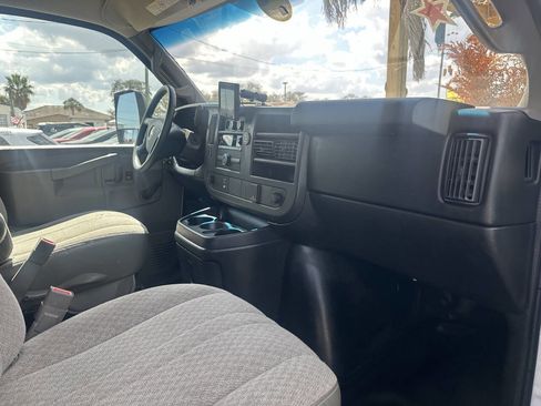 Used 2016 Chevrolet Express 4500 w/ Chrome Appearance Package image 12