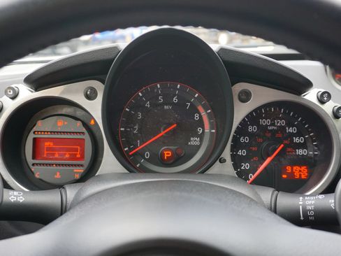 Used 2014 Nissan 370Z Touring RWD image 28
