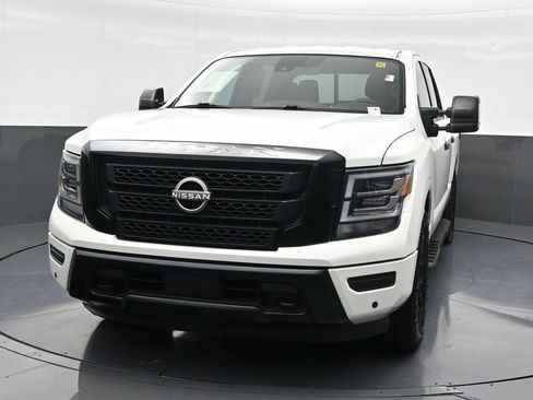 Used 2023 Nissan Titan SV w/ SV Convenience Package image 9