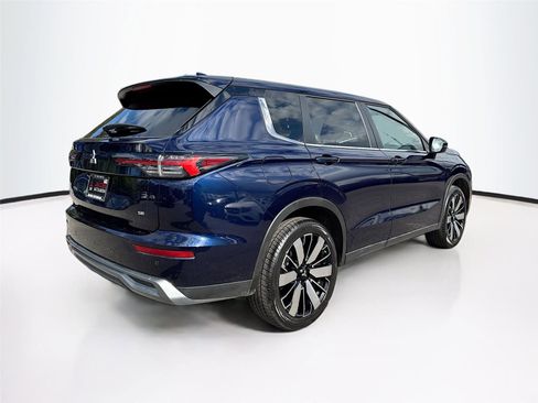 Used 2025 Mitsubishi Outlander SE image 7