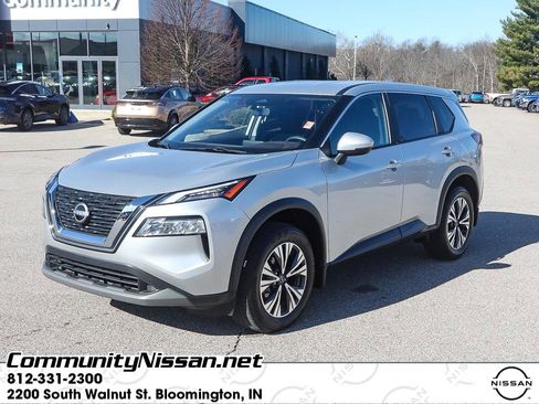 Used 2023 Nissan Rogue SV image 1
