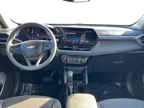 Used 2025 Chevrolet TrailBlazer LT FWD image 14